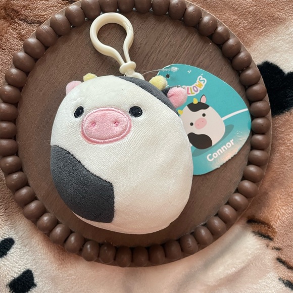 Connor the Cow 3 inch Squishmallow clip - Picture 1 of 5